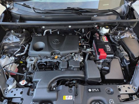 Used 2022 Toyota RAV4 LE image 29