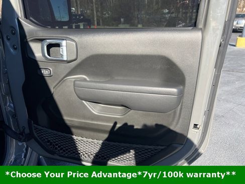 Certified 2022 Jeep Gladiator Willys image 28