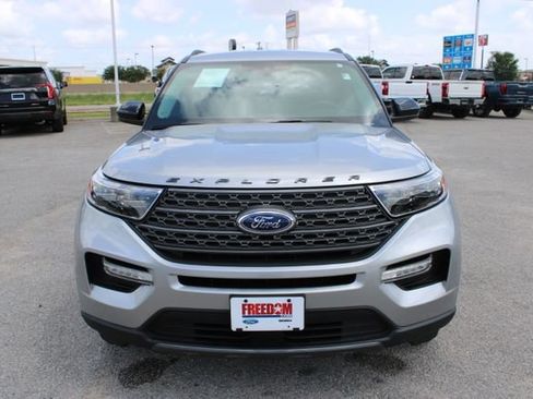 Used 2023 Ford Explorer XLT w/ Equipment Group 202A RWD image 2