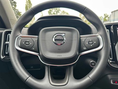 Certified 2025 Volvo XC40 B5 Plus AWD/4WD image 25
