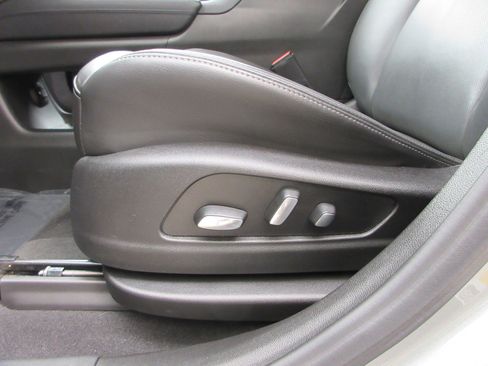 Used 2025 Cadillac XT6 Sport w/ Technology Package image 38