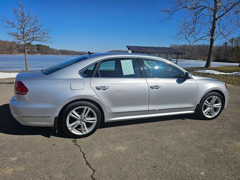 Used 2015 Volkswagen Passat TDI SE image 5