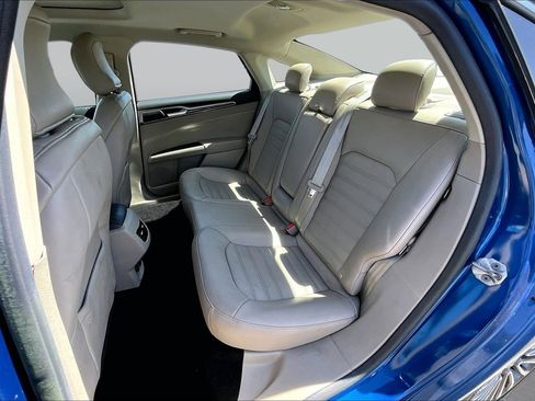 Used 2017 Ford Fusion SE w/ Fusion SE Technology Package FWD image 19