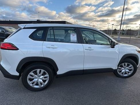 Used 2023 Toyota Corolla Cross L image 6