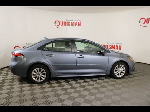 Used 2024 Toyota Corolla LE w/ LE Convenience Package FWD image 9