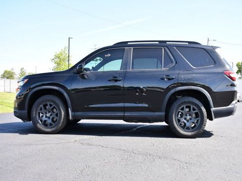 Used 2023 Honda Pilot TrailSport image 4