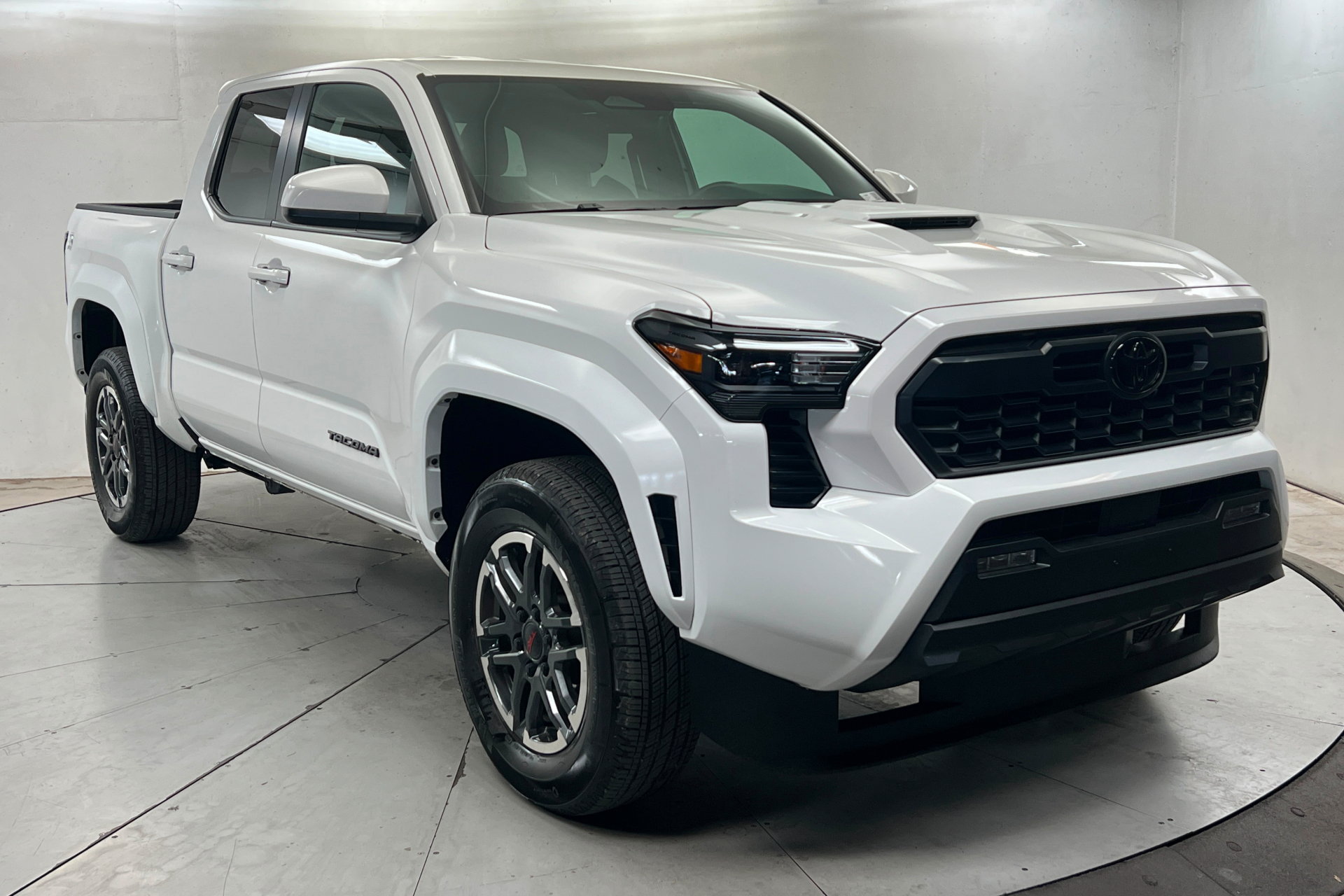 Certified 2026 Toyota Tacoma TRD Sport AWD/4WD image 8