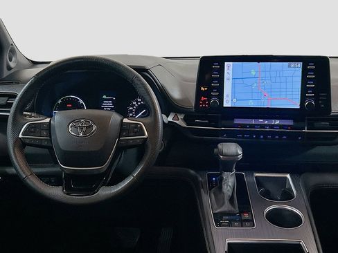 Used 2023 Toyota Sienna XLE Woodland Edition AWD/4WD image 22