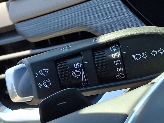 Used 2026 GMC Acadia Elevation w/ Elevation Premium Package FWD image 26