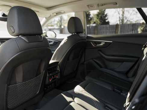 Used 2022 Audi Q8 Premium Plus w/ Premium Plus Package image 26