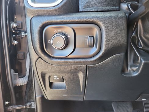 Used 2024 RAM 1500 Laramie AWD/4WD image 30