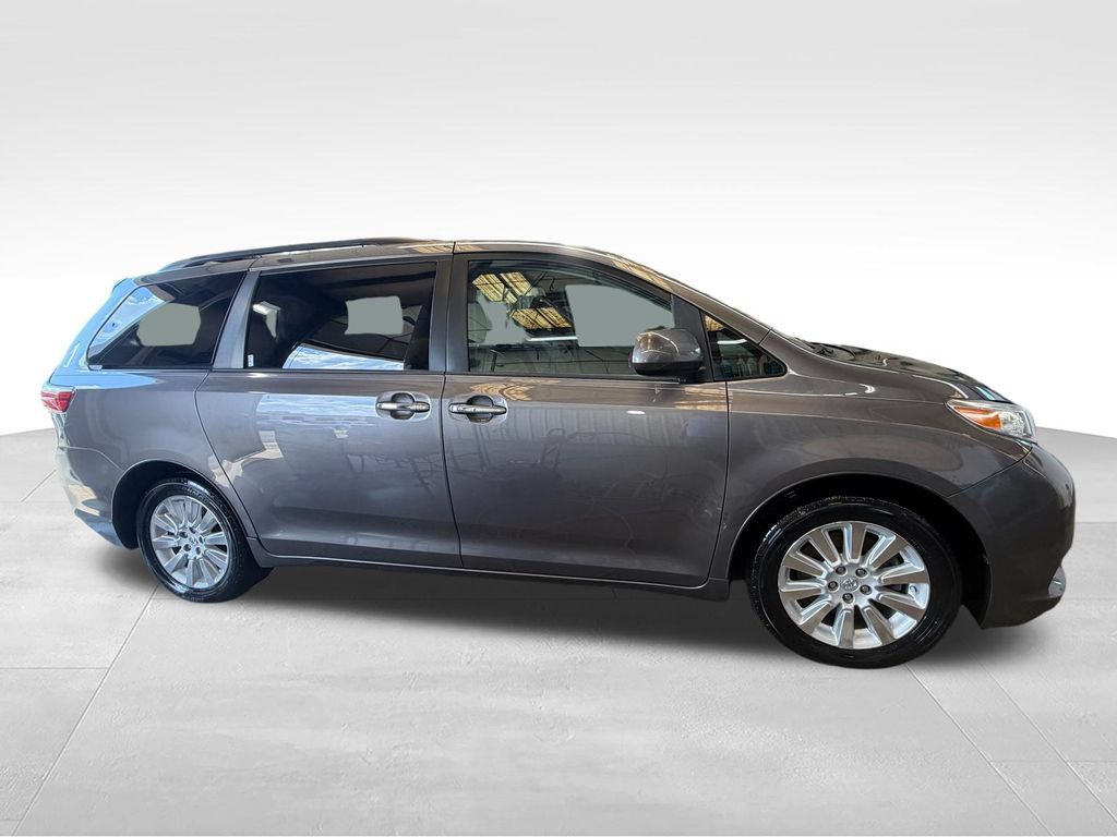 Used 2015 Toyota Sienna XLE AWD/4WD image 6
