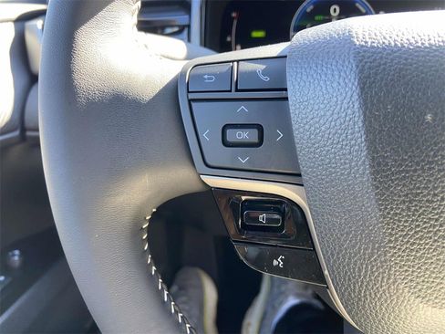 Used 2025 Toyota Camry SE w/ Convenience Package image 30