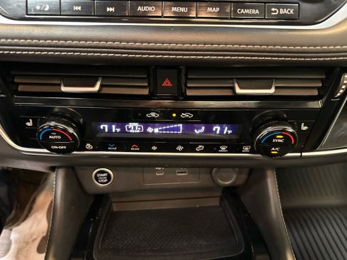 Certified 2022 Nissan Rogue SL w/ SL Premium Package image 18