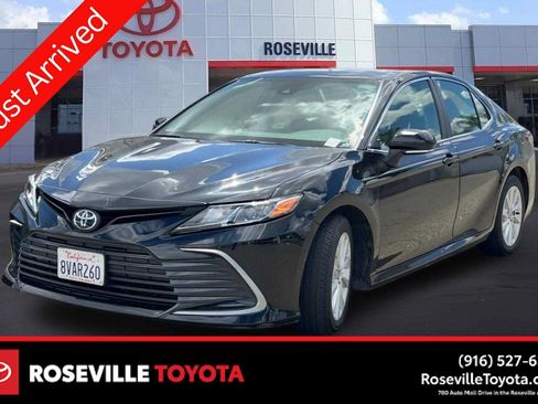 Used 2021 Toyota Camry LE w/ Convenience Package FWD image 1