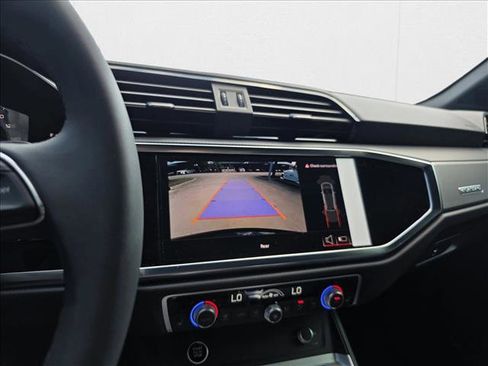 New 2025 Audi Q3 2.0T Premium image 24