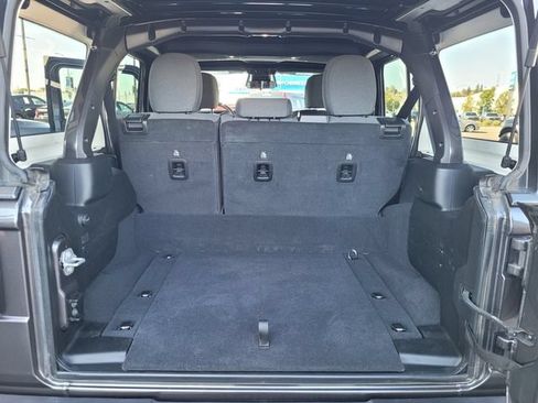 Certified 2025 Jeep Wrangler Unlimited Sahara w/ Safety Group AWD/4WD image 19