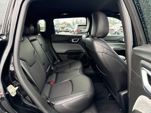 Used 2024 Jeep Compass Latitude w/ Convenience Group image 19