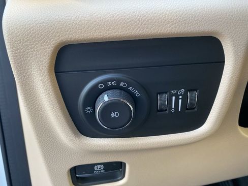 New 2025 Jeep Grand Cherokee Limited image 14