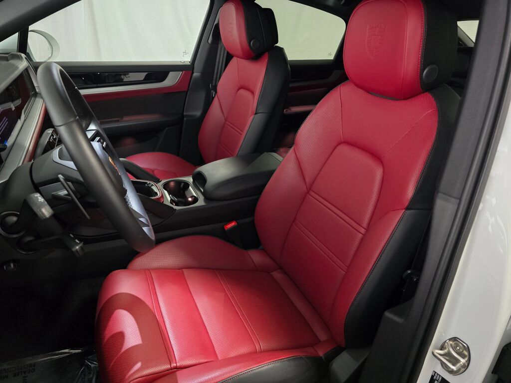 Certified 2026 Porsche Cayenne Coupe AWD/4WD image 5