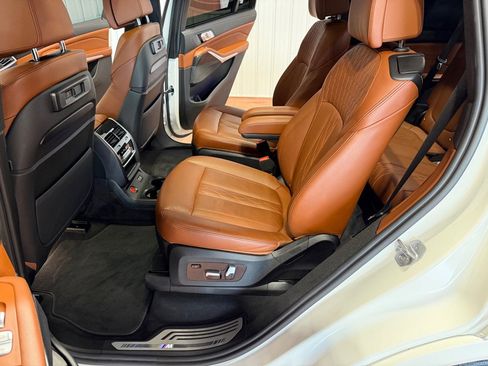 Used 2022 BMW X7 xDrive40i w/ M Sport Package AWD/4WD image 21