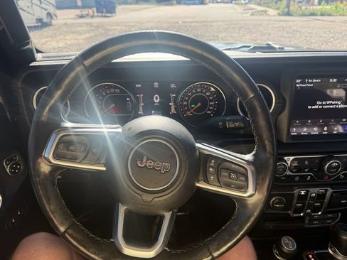 Used 2020 Jeep Gladiator Overland AWD/4WD image 18