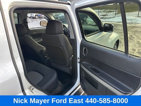 Used 2011 Chevrolet HHR LT w/ LT Preferred Equipment Group image 29