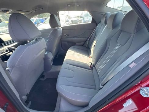 Used 2024 Hyundai Elantra SEL FWD image 11