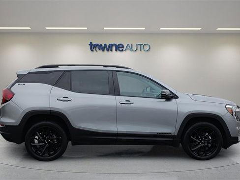 Used 2023 GMC Terrain SLE w/ Driver Convenience Package image 6