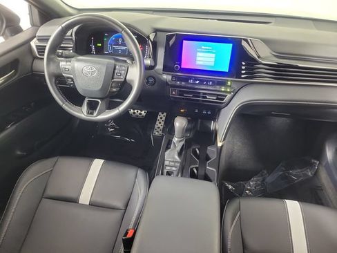 Used 2025 Toyota Camry SE w/ Convenience Package FWD image 15