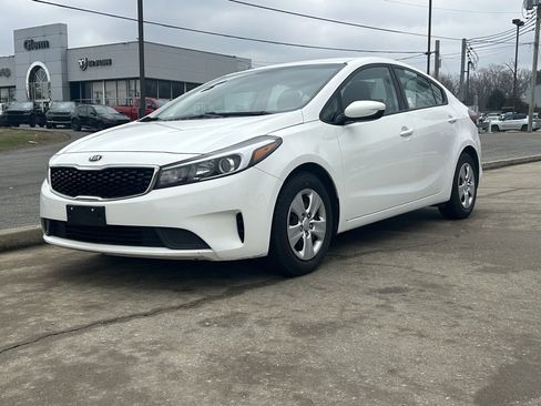 Used 2018 Kia Forte LX image 2