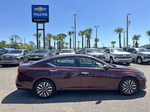 Used 2024 Nissan Altima 2.5 SV FWD image 17
