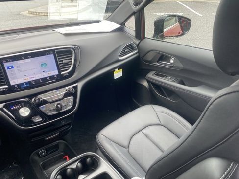 New 2026 Chrysler Voyager LX image 35