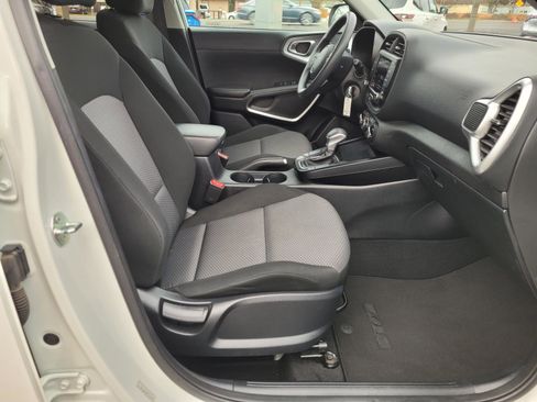 Used 2024 Kia Soul LX w/ Option Group 015 image 17