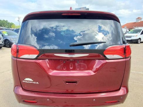 Used 2017 Chrysler Pacifica Touring FWD image 8