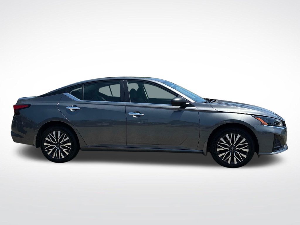 Used 2024 Nissan Altima 2.5 SV AWD/4WD image 8