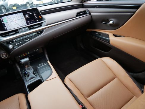 Used 2021 Lexus ES 250 w/ Premium Package image 11