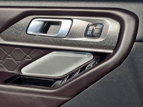 Used 2025 Ford Explorer Platinum w/ LUX Leather Package image 16