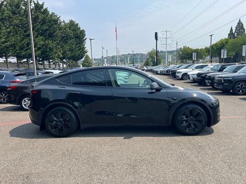 Used 2025 Tesla Model Y Long Range AWD/4WD image 4