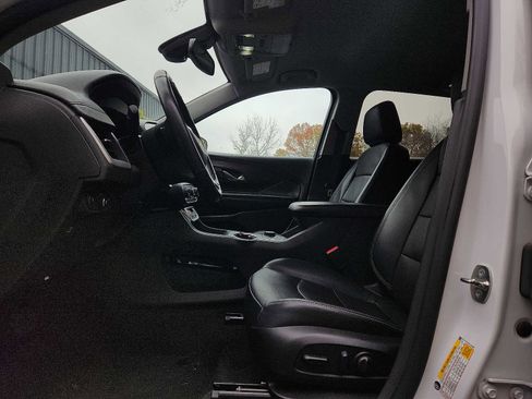 Used 2023 GMC Terrain SLT image 13