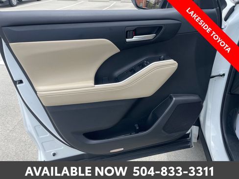 Certified 2024 Toyota Highlander XLE FWD image 27