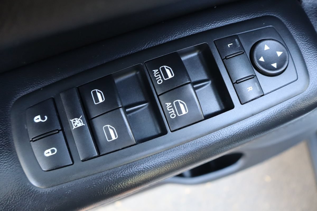 Used 2012 Jeep Grand Cherokee Laredo AWD/4WD image 27