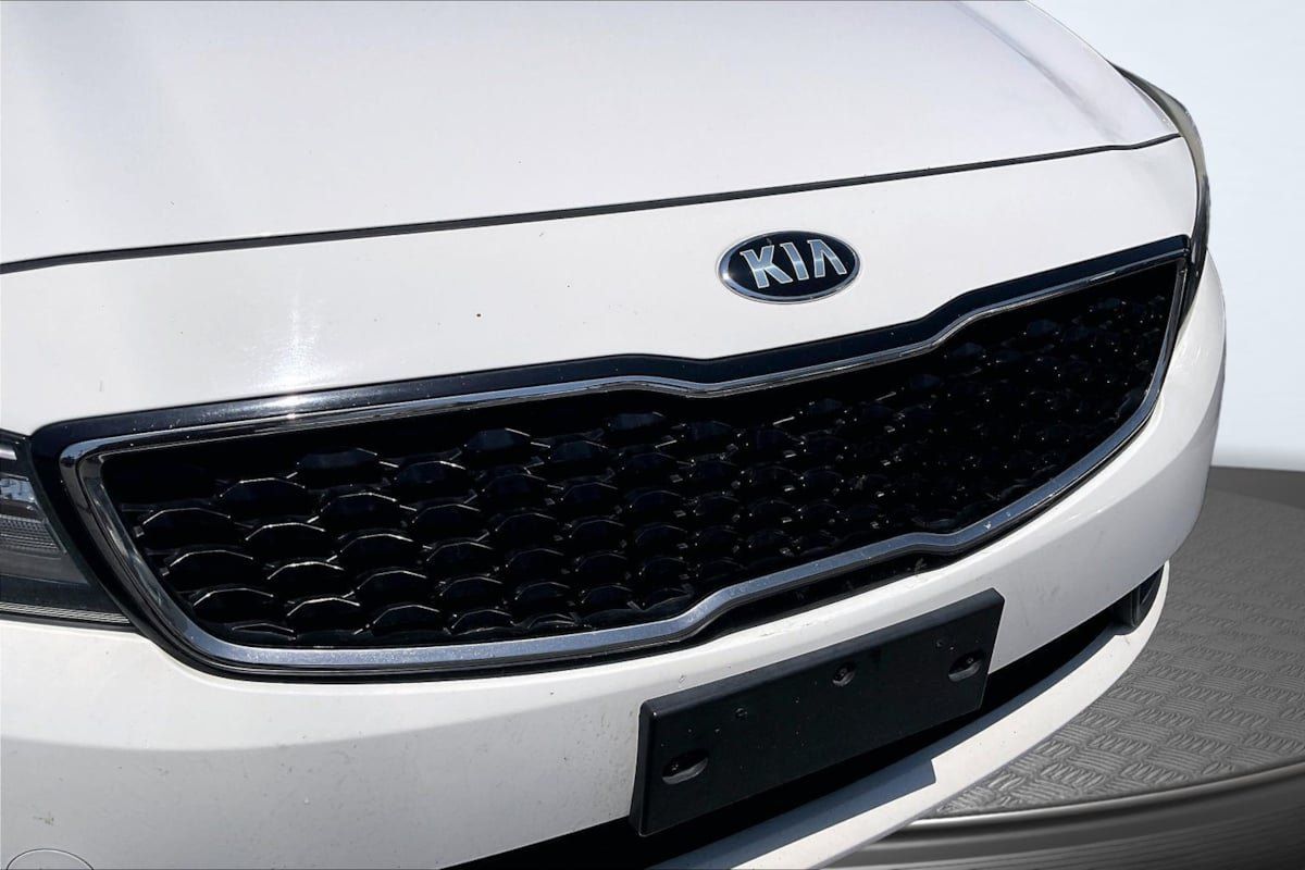Used 2017 Kia Forte LX FWD image 28