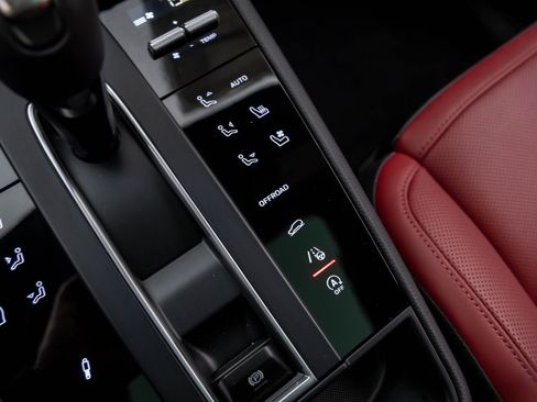 New 2026 Porsche Macan Turbo image 20