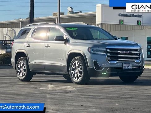 Used 2023 GMC Acadia SLT image 1
