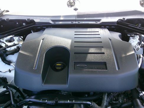 Used 2023 Land Rover Defender 130 X-Dynamic SE AWD/4WD image 96