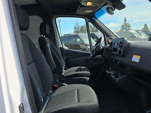 Used 2025 Mercedes-Benz Sprinter 2500 image 11