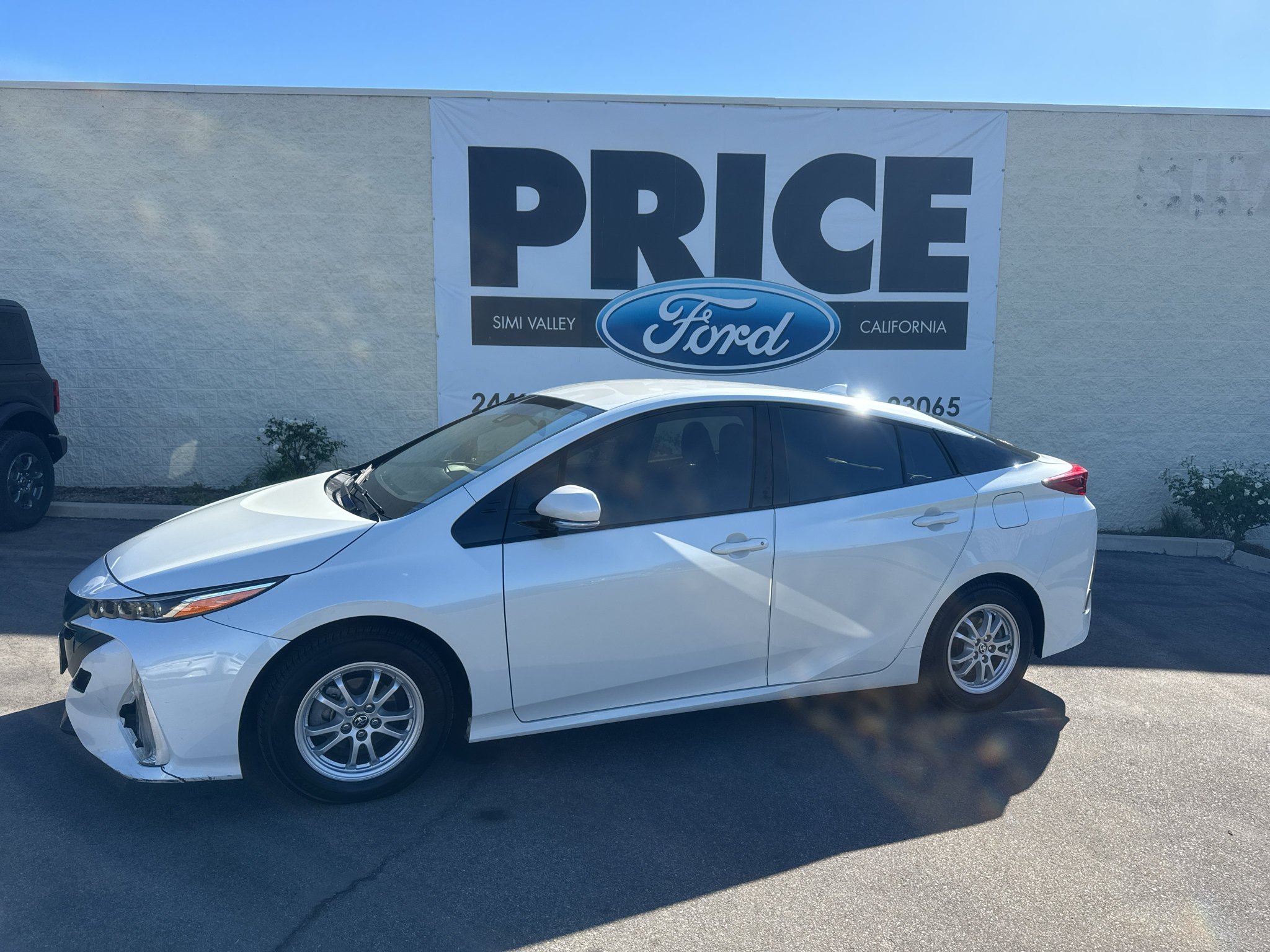 Used 2017 Toyota Prius Prime Premium FWD image 2