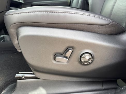 New 2026 Chrysler Pacifica Select image 15