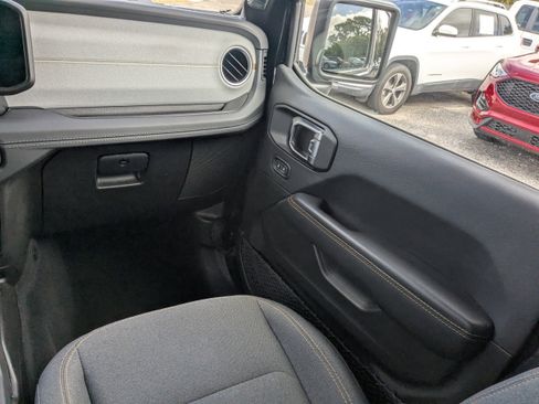 Used 2025 Jeep Wrangler Unlimited Sahara w/ Safety Group AWD/4WD image 21